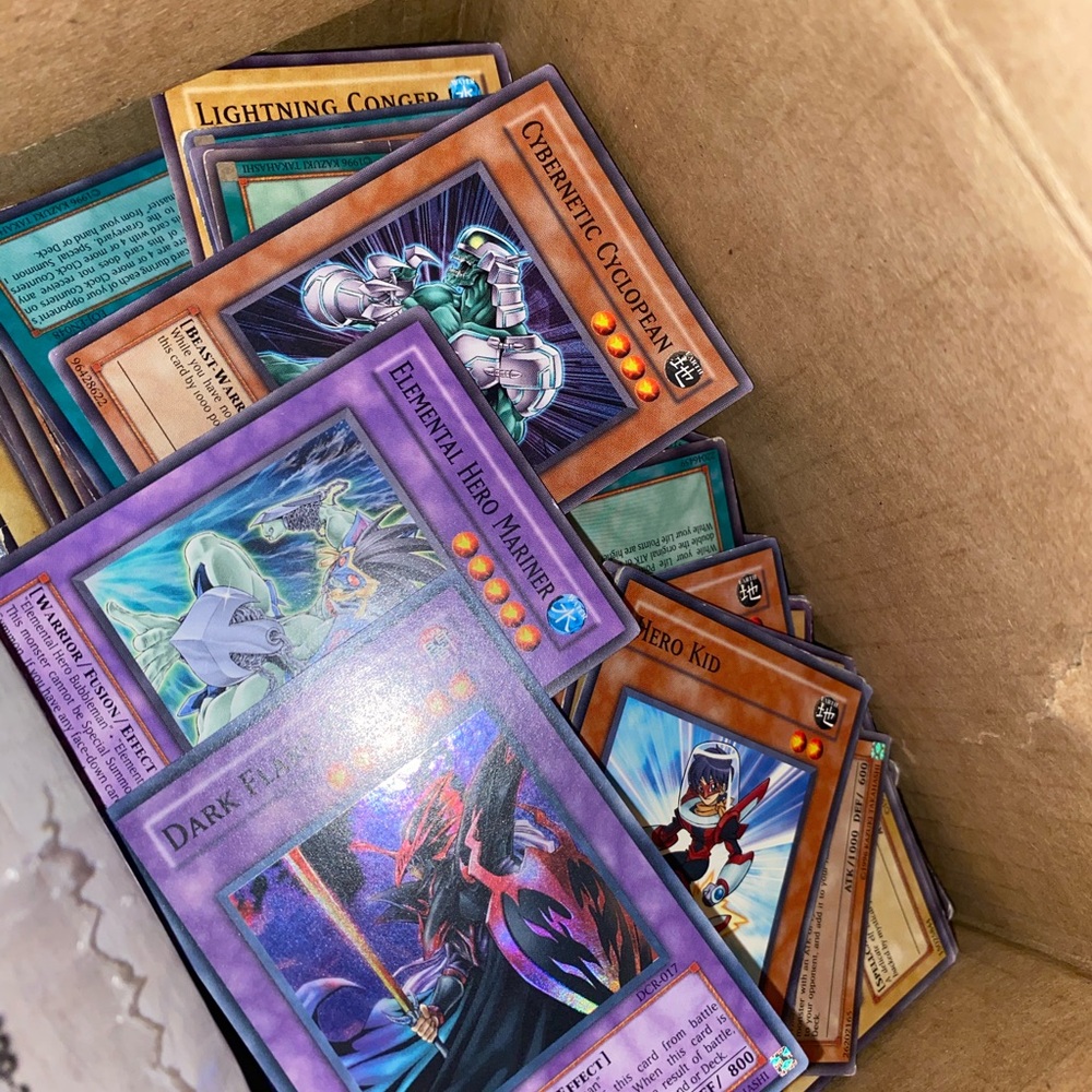 HUGE YU-GI-OH CARD LOT